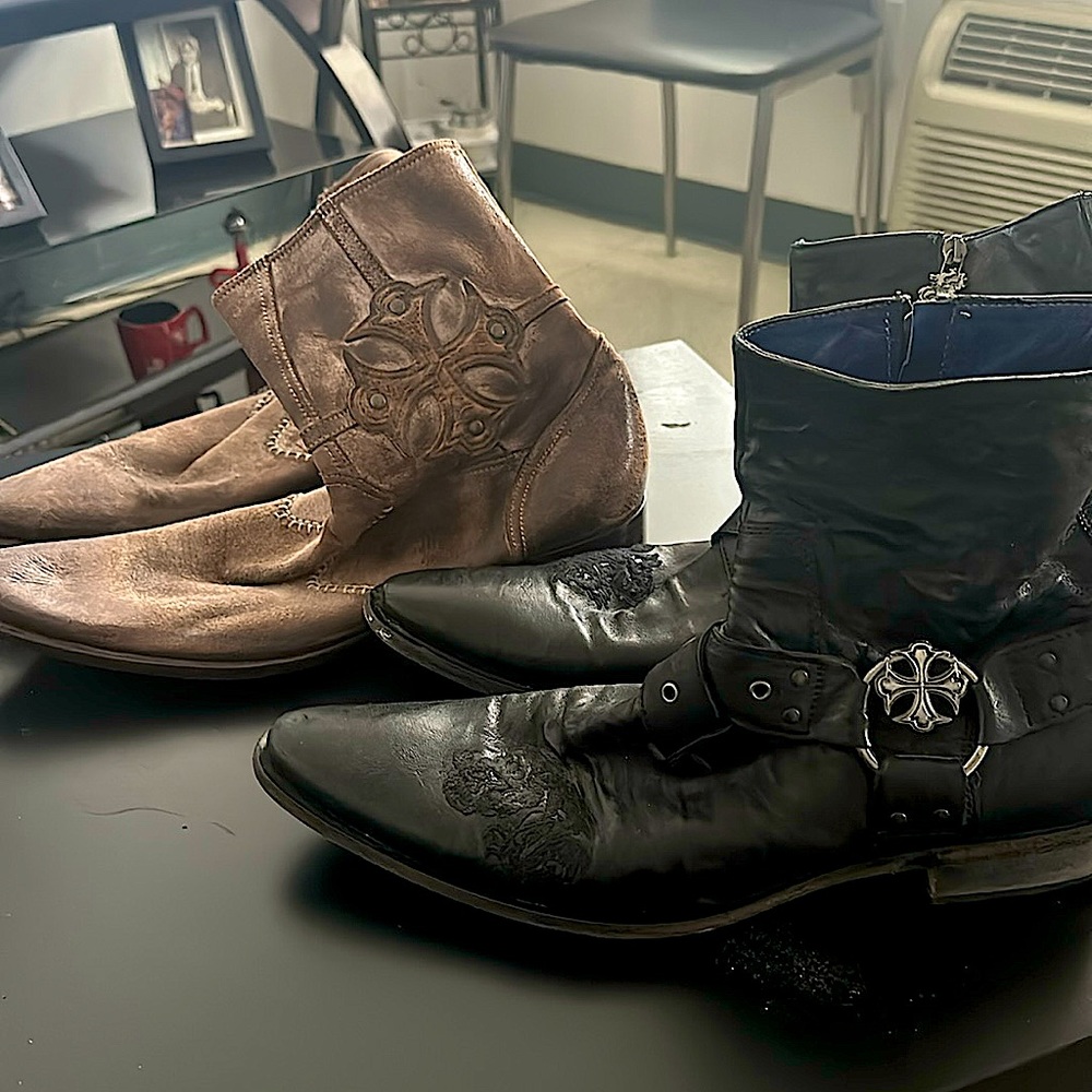 2 boots